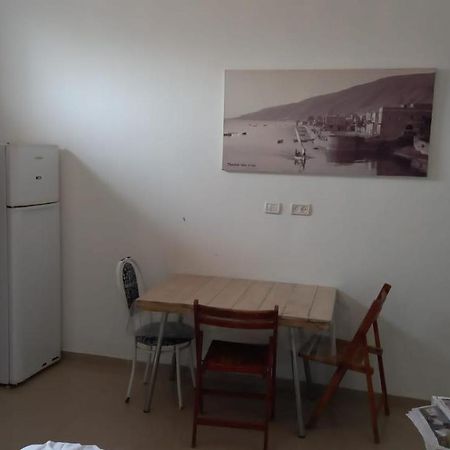 פינה שקטה דקה הליכה לכנרת והטיילת Apartment Tiberias Ngoại thất bức ảnh